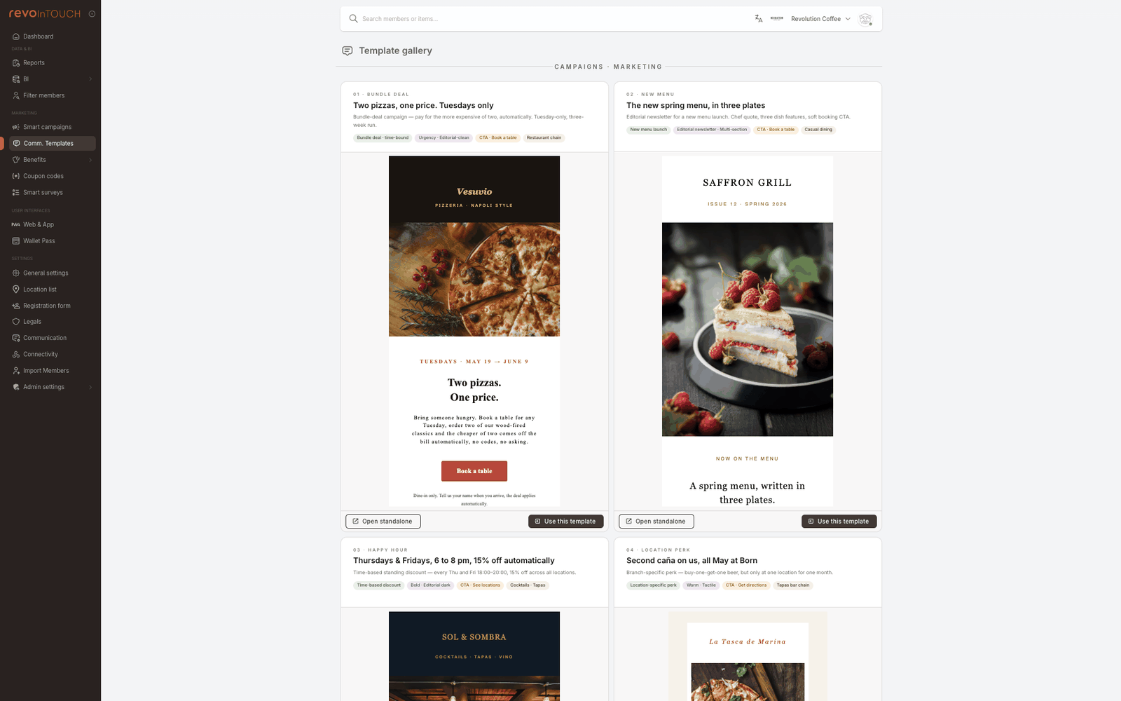 Die Vorlagengalerie. Karten sind unter einer Überschrift "Campaigns · Marketing" gruppiert, jede mit einer nummerierten Bezeichnung, einem Titel, einer einzeiligen Beschreibung, Tags und einer Vorschau des E-Mail-Designs, dazu die Schaltflächen "In neuem Tab öffnen" und "Dieses Template verwenden".