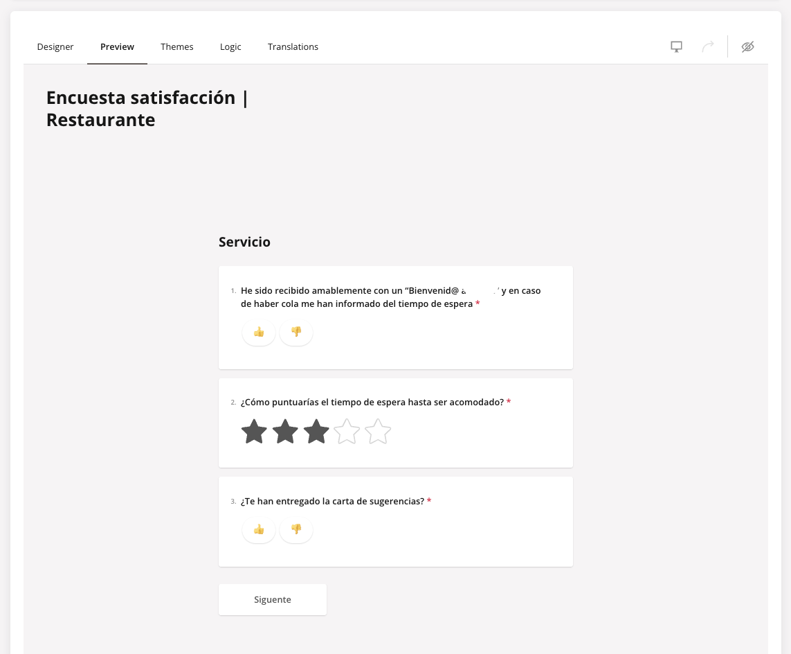 Anket oluşturucudaki Preview sekmesi. Render edilmiş "Encuesta satisfacción | Restaurante" anketi, Servicio sayfasında. Üç soru görünür: beğen / beğenme sorusu (¿He sido recibido amablemente…?), 5 yıldızdan 3'ü dolu olan 5 yıldızlı bir derecelendirme sorusu (¿Cómo puntuarías el tiempo de espera hasta ser acomodado?) ve başka bir beğen / beğenme sorusu (¿Te han entregado la carta de sugerencias?). Altta sonraki sayfaya geçen bir Siguiente düğmesi.